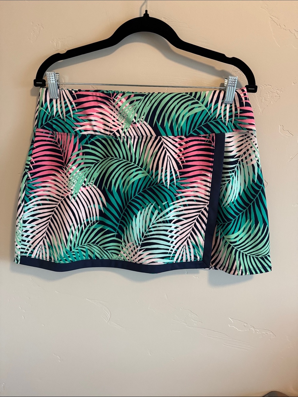 Tommy bahama golf or tennis skirts in excellent condition
